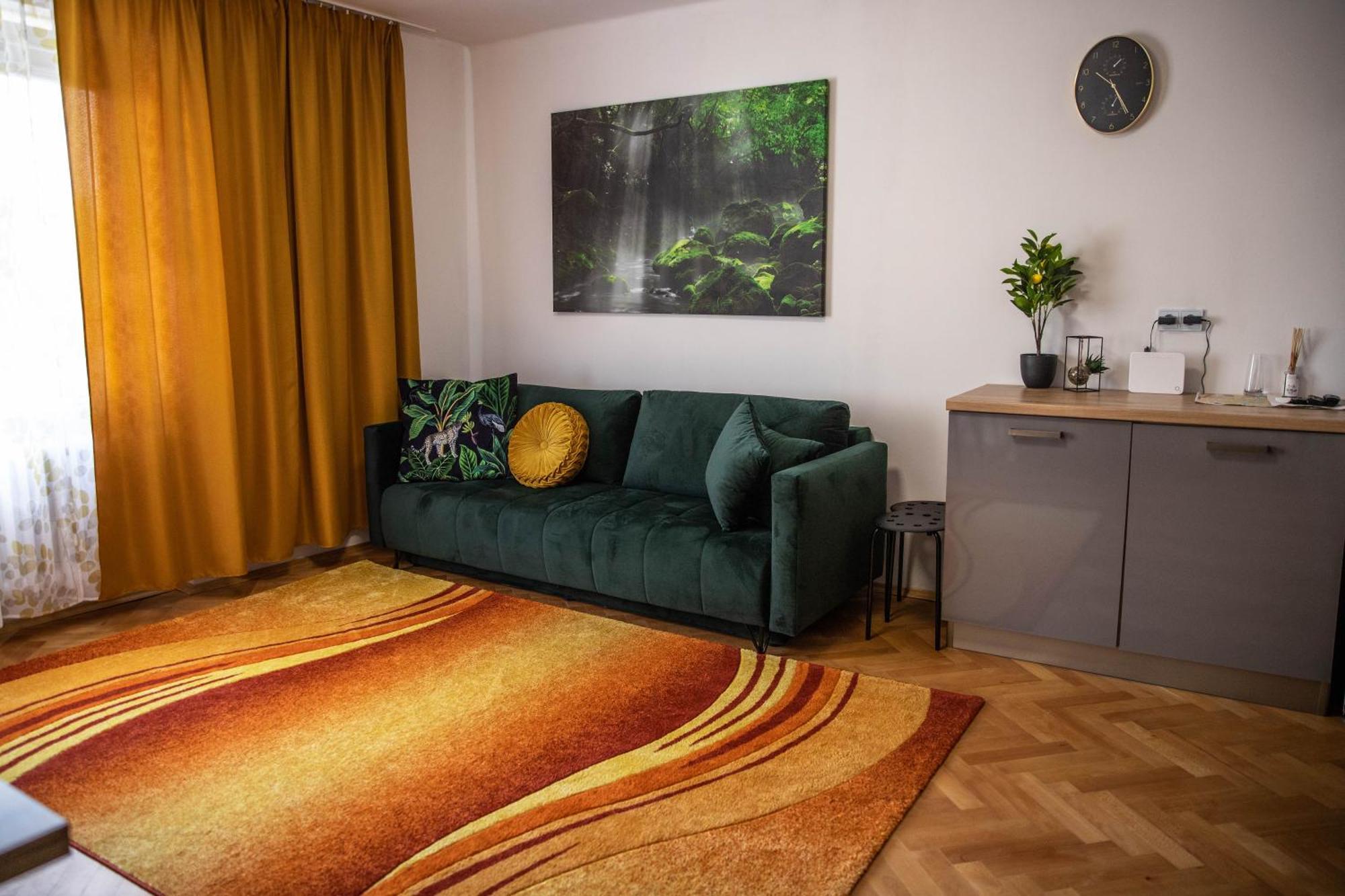 Prostorny Byt V Centru U Reky, 2 Loznice, Balkon Hradec Kralove Luaran gambar